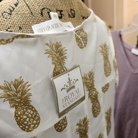 White and Gold Pineapple Camisole - Picture 2 of 3